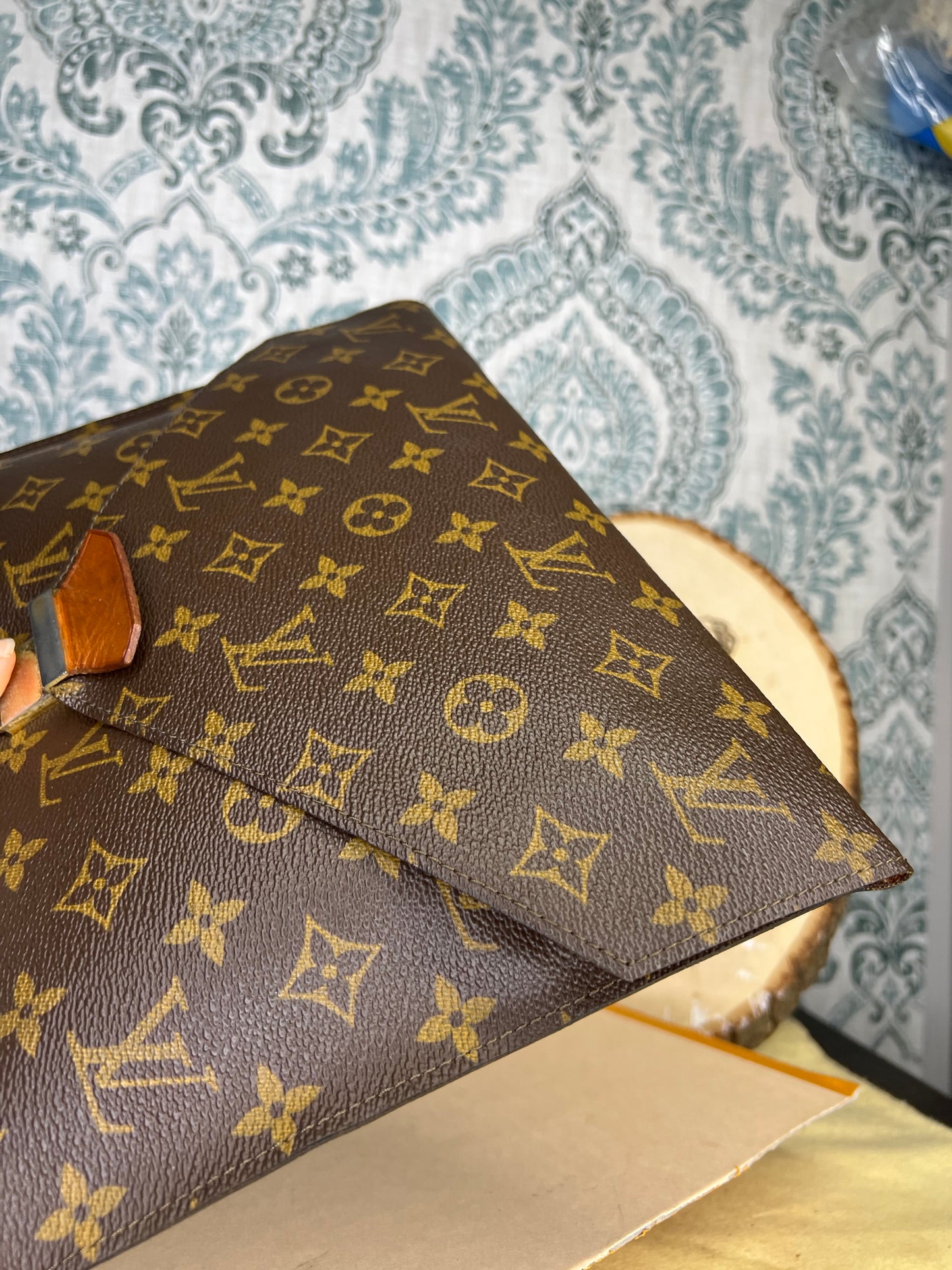 Louis Vuitton Poche Plate Clutch