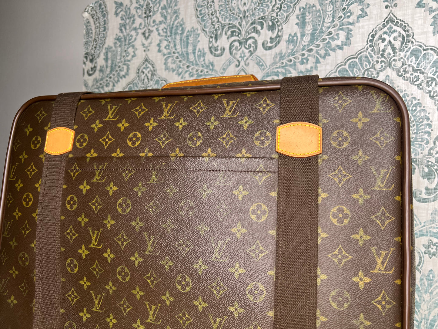 Satellite 53 Suit Case