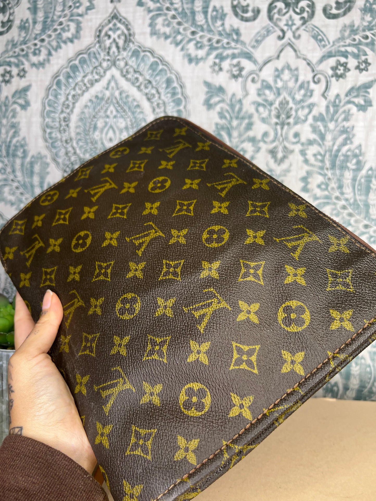 Louis Vuitton Poche Documents PM