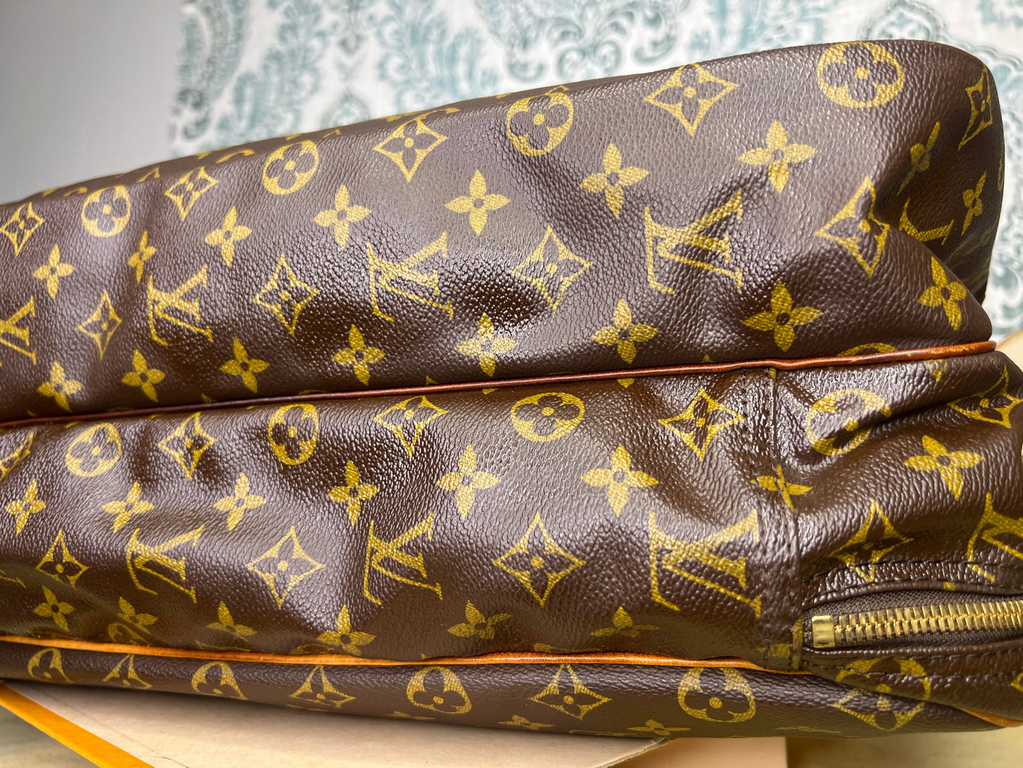 Louis Vuitton Alize 24