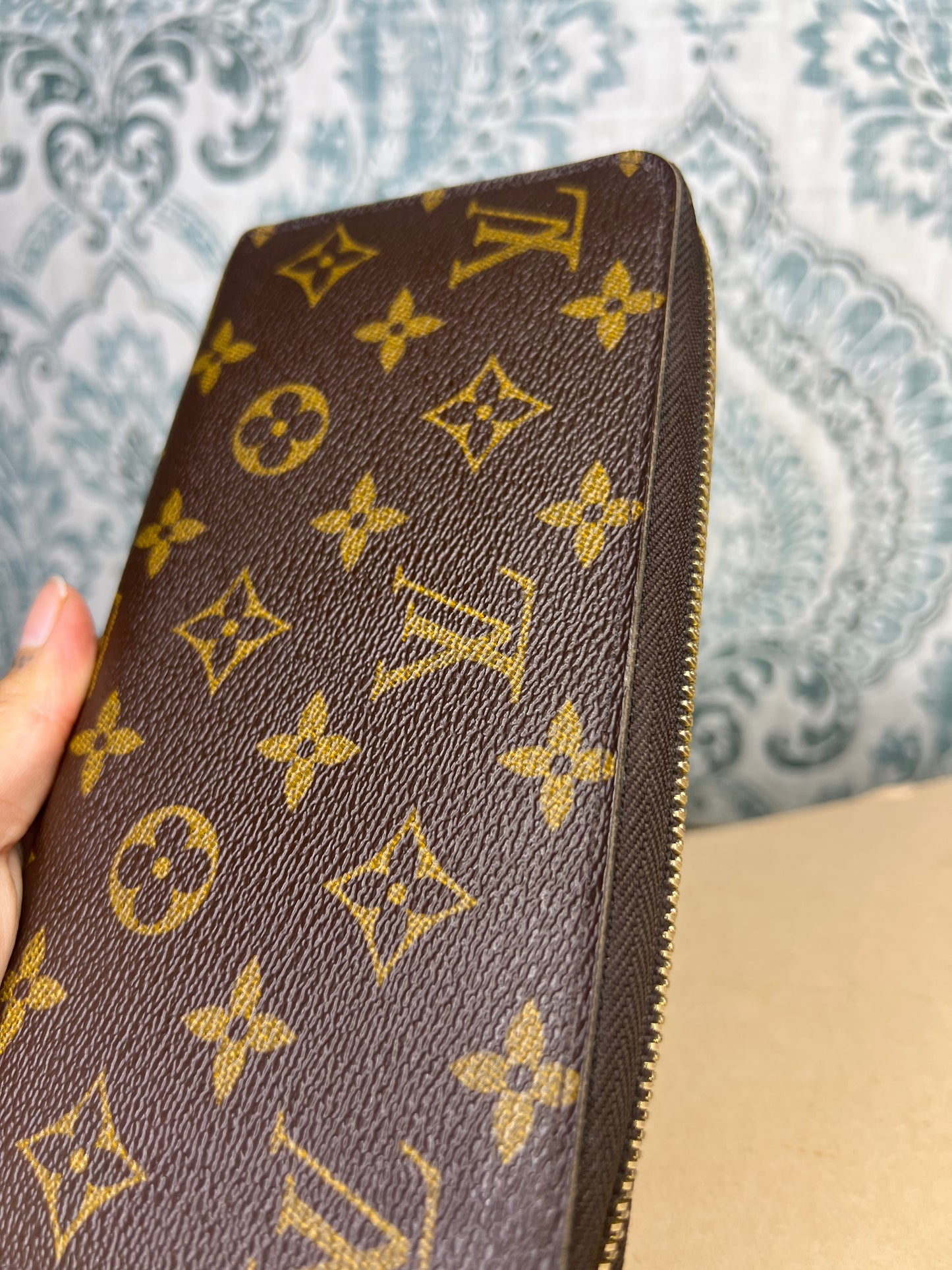 Louis Vuitton Zippy Wallet