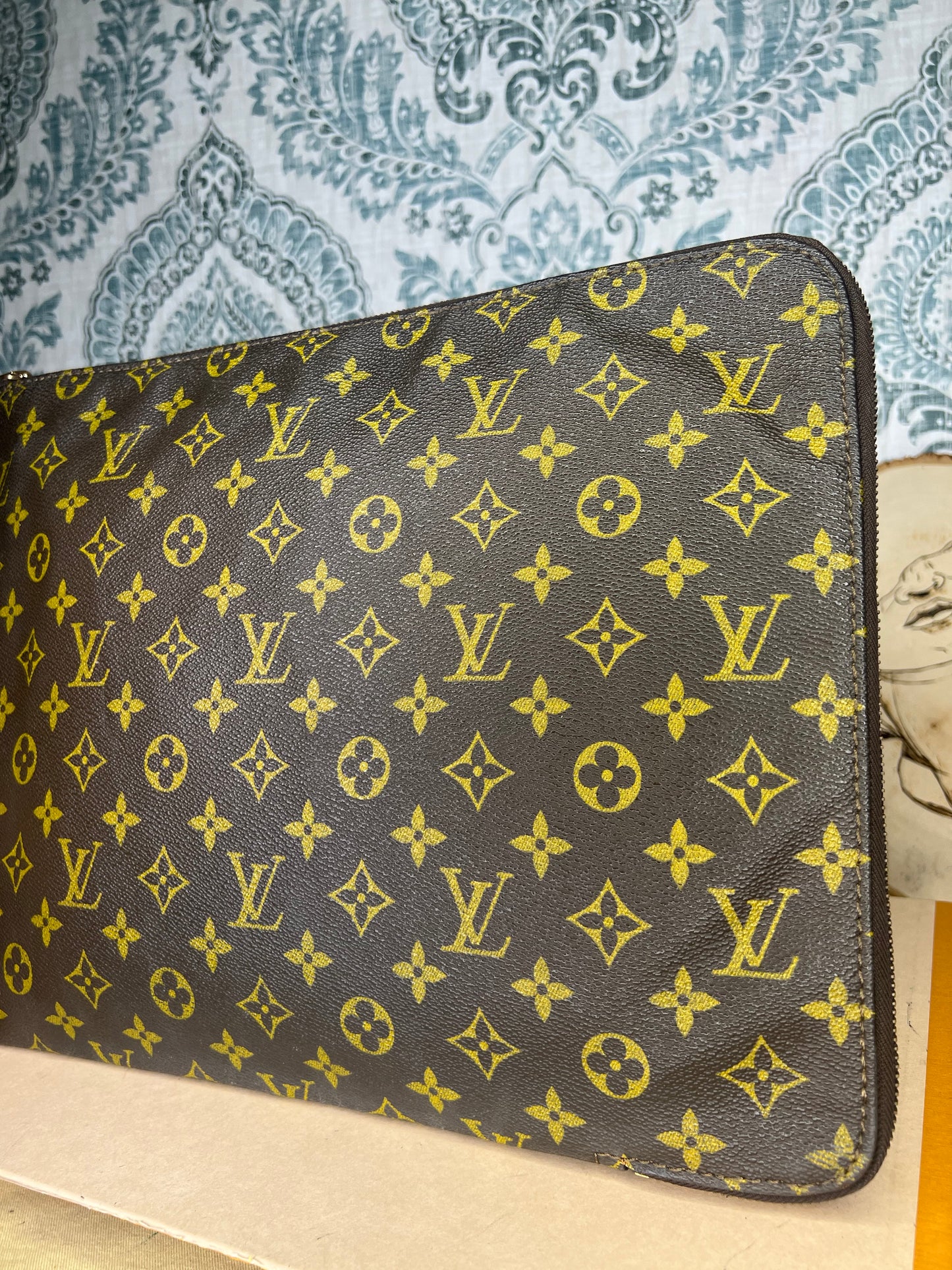 Louis Vuitton Poche Documents