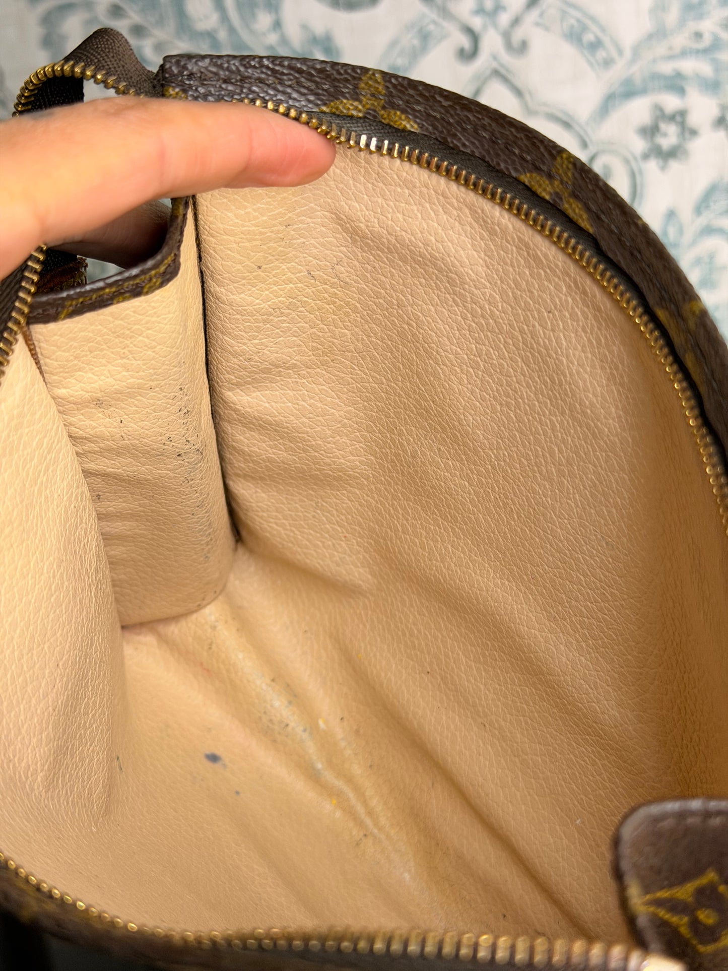 Louis Vuitton Toiletry 19