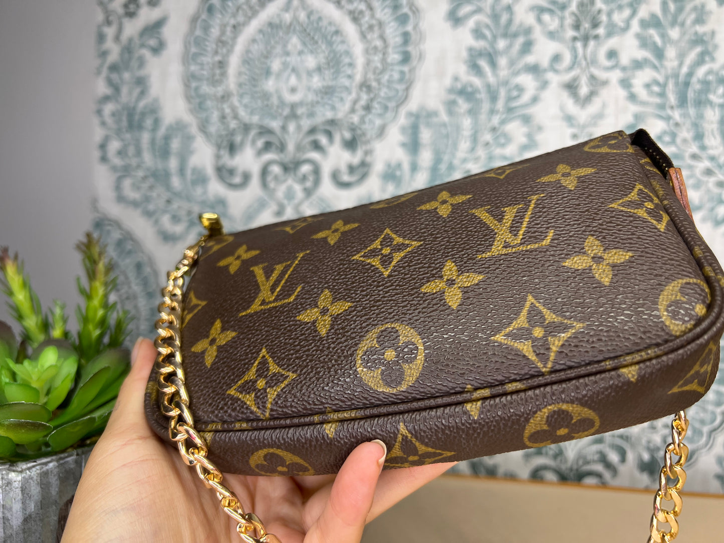 Louis Vuitton Bucket Pochette #1