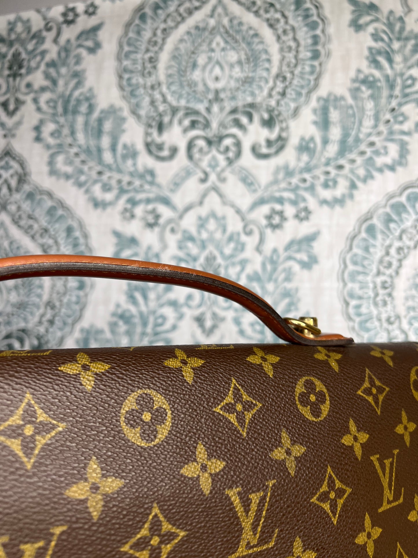 Louis Vuitton Porte Documents Bandouliere
