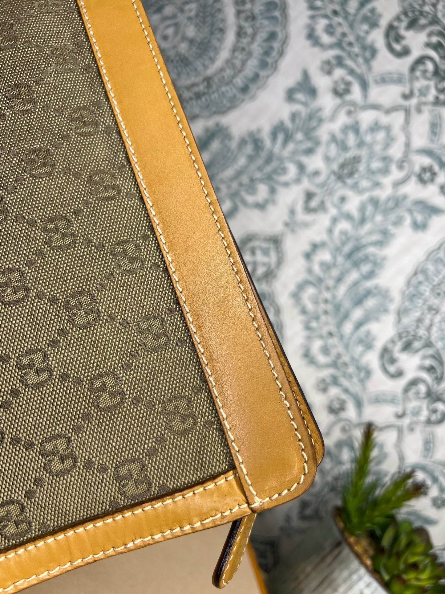 Gucci Tan Vintage Clutch