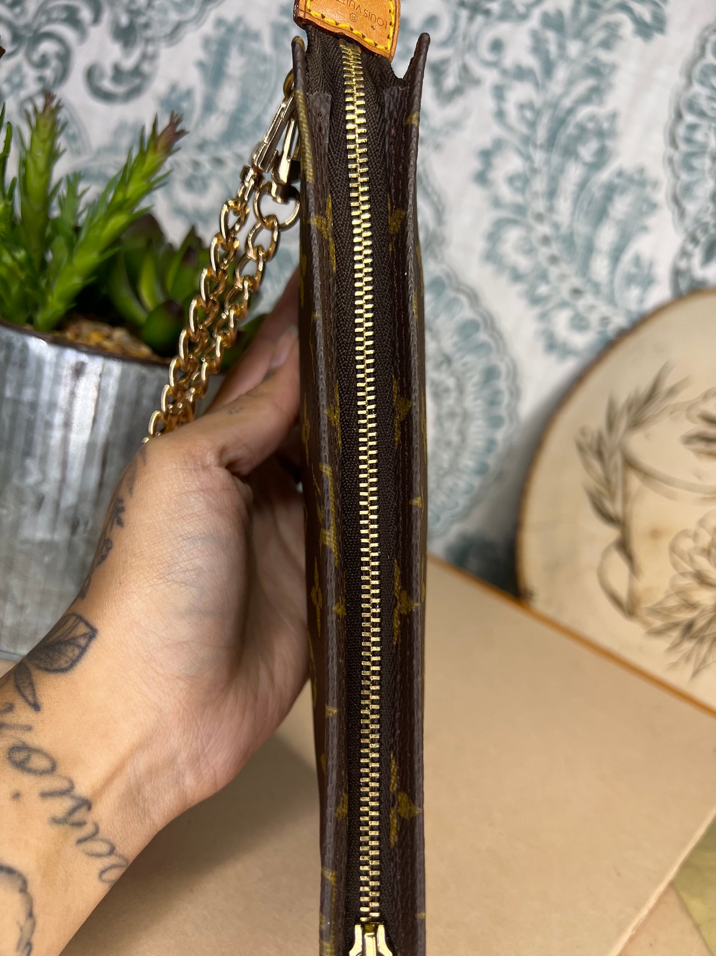 Louis Vuitton Bucket GM Pouch