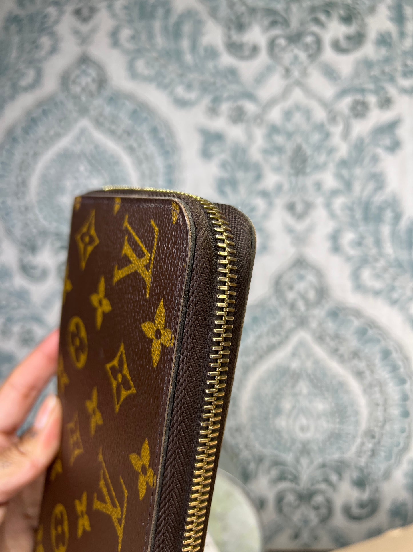 Louis Vuitton Zippy Wallet