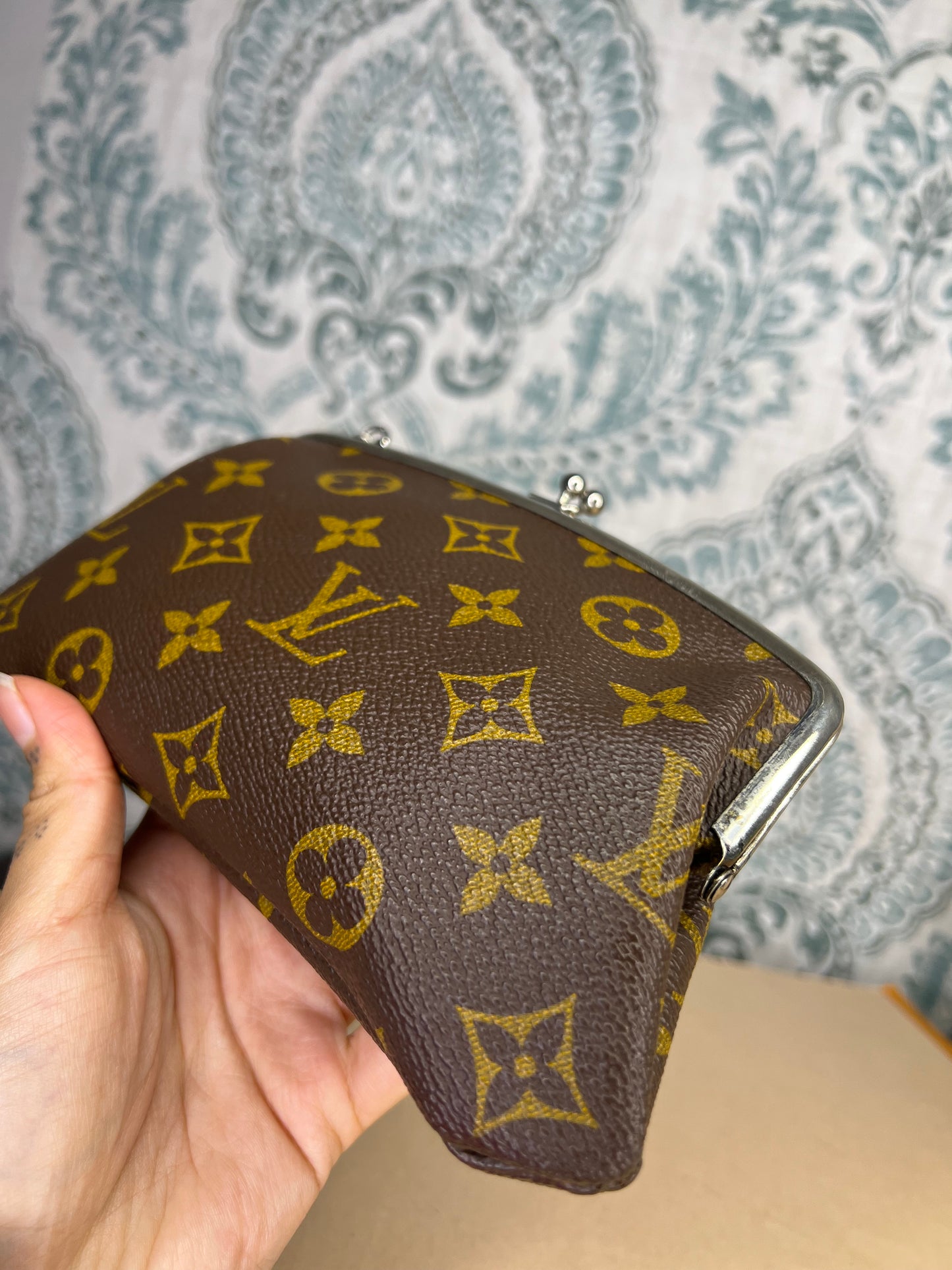 Louis Vuitton Kisslock Wristlet