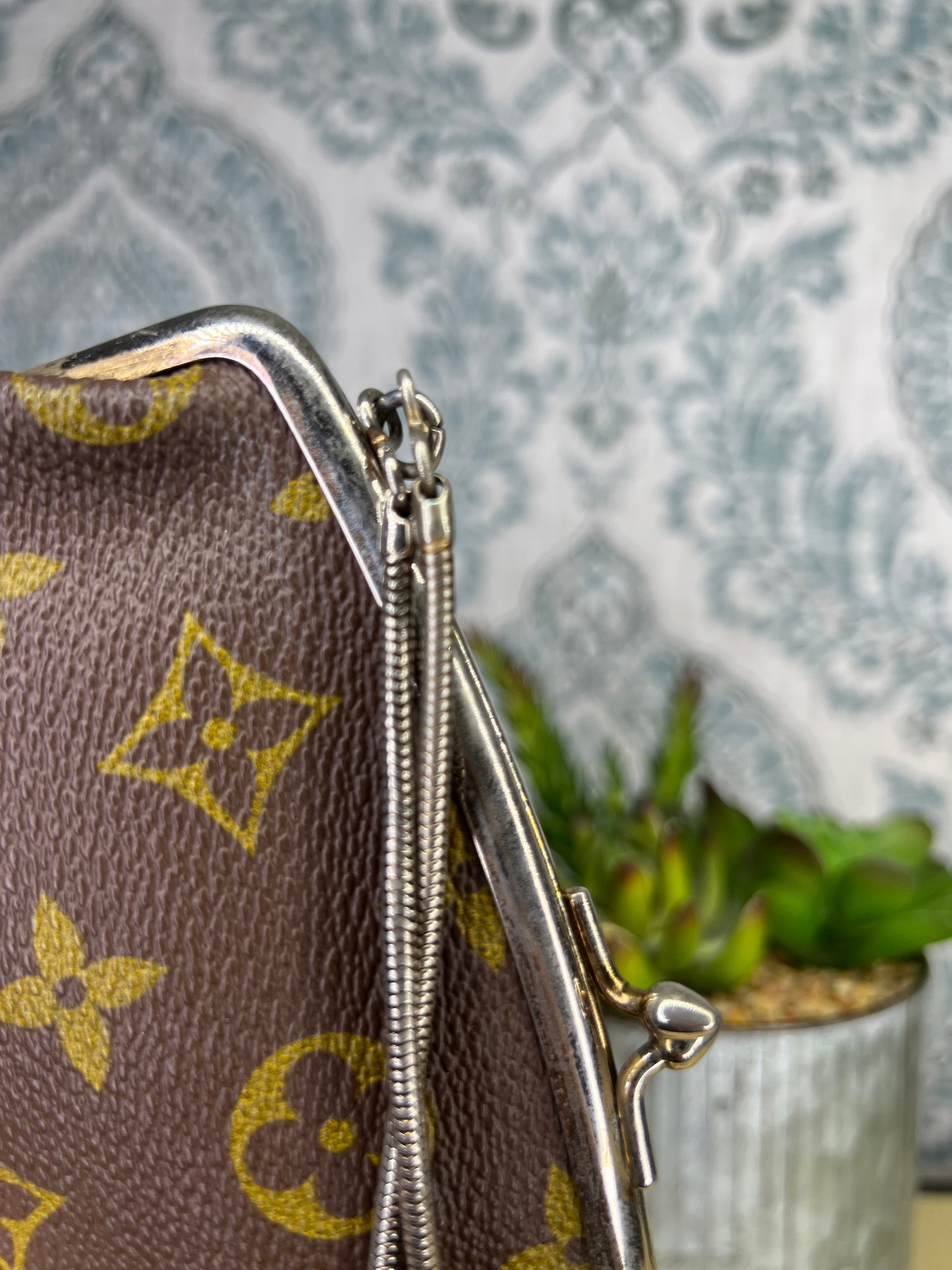 French Company Kisslock Pouch
