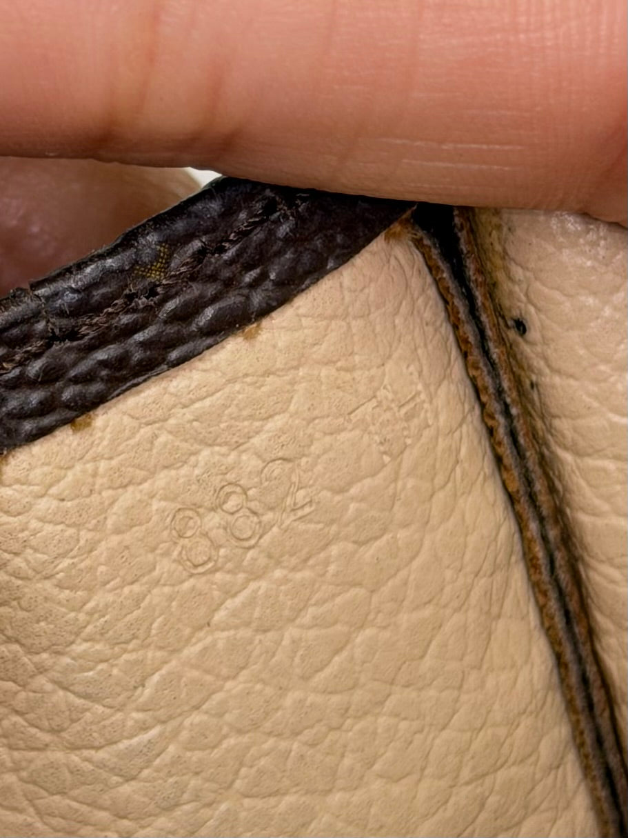 Louis Vuitton Toiletry 19