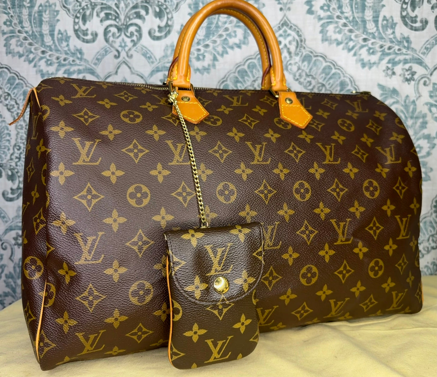 Louis Vuitton Etui Telephone MM