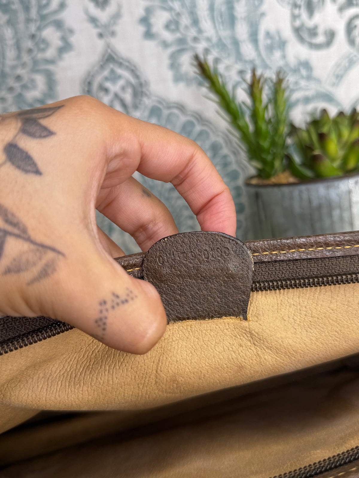 Gucci GG Vintage Supreme Clutch