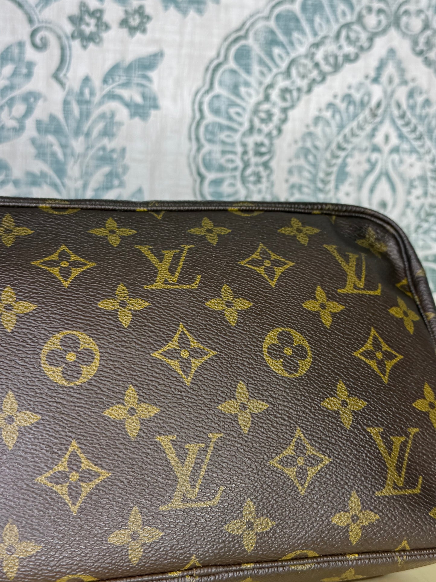 Louis Vuitton Trousse 23