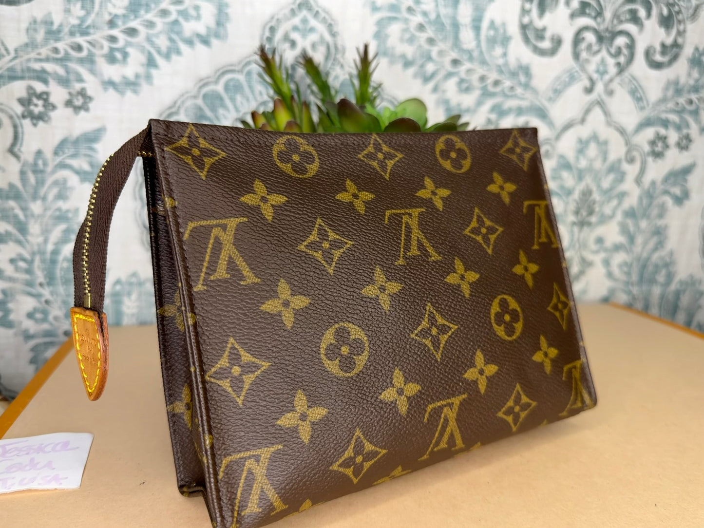 Louis Vuitton Toiletry 19