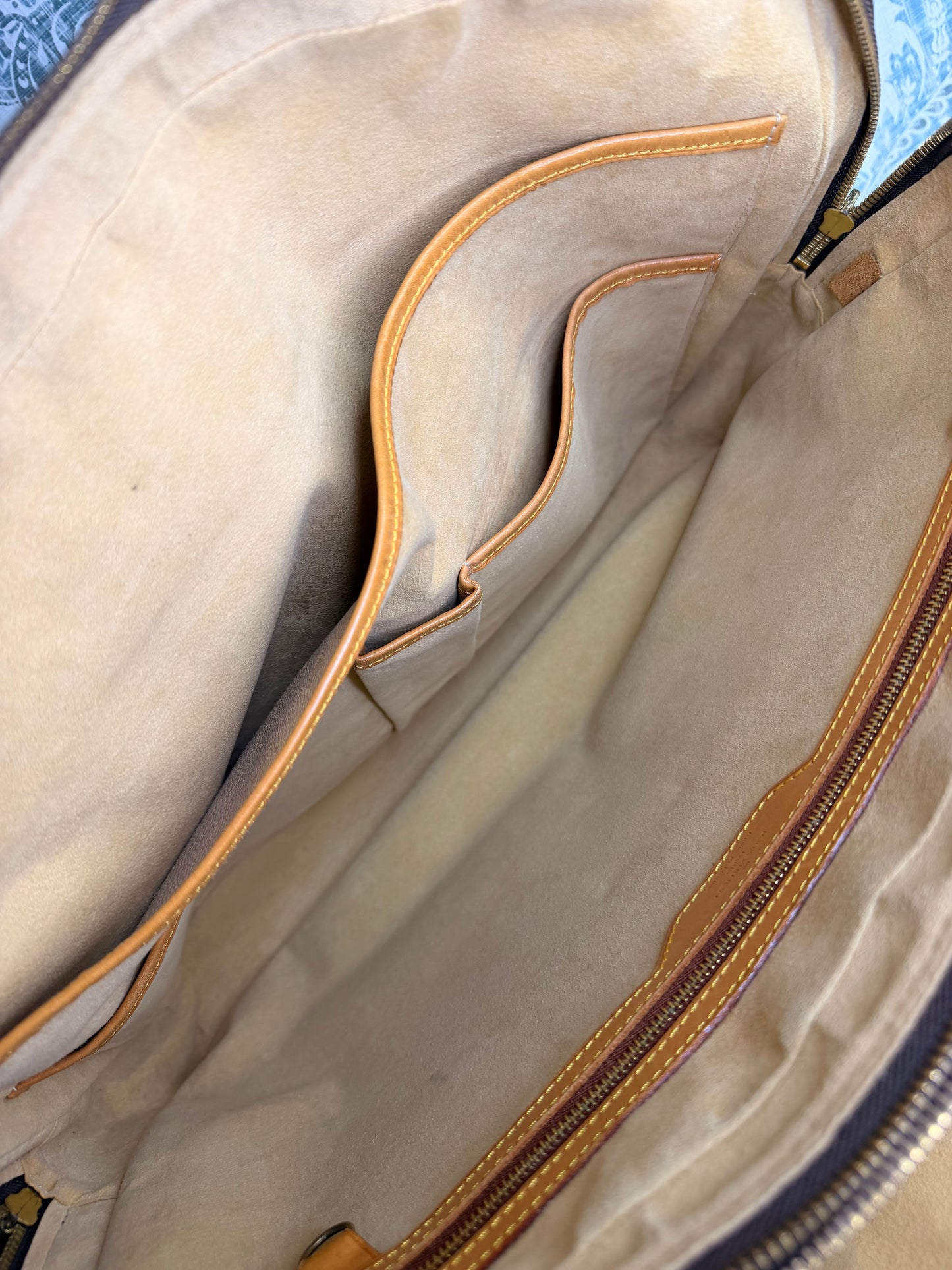 Louis Vuitton Porte Documents Voyage GM