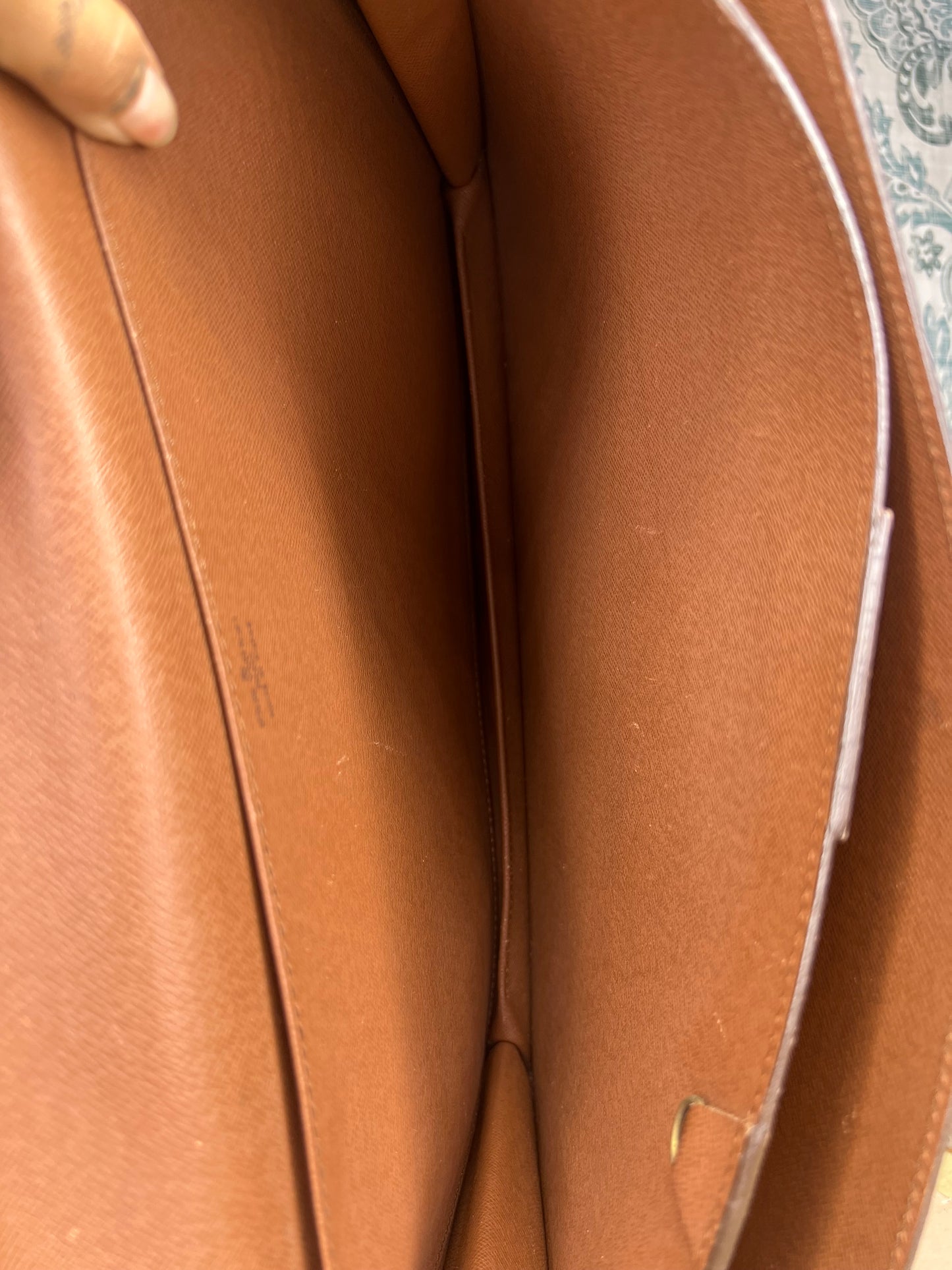 Louis Vuitton Serviette Conseiller Briefcase
