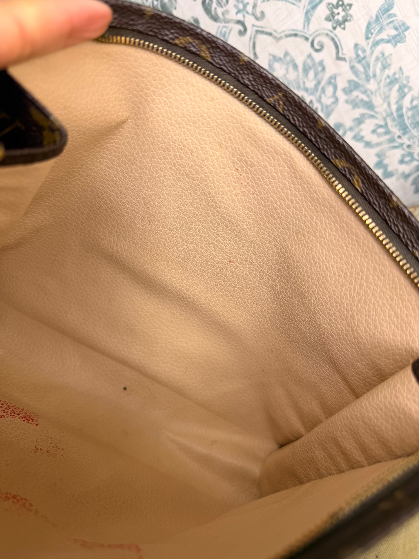 Louis Vuitton Toiletry 26