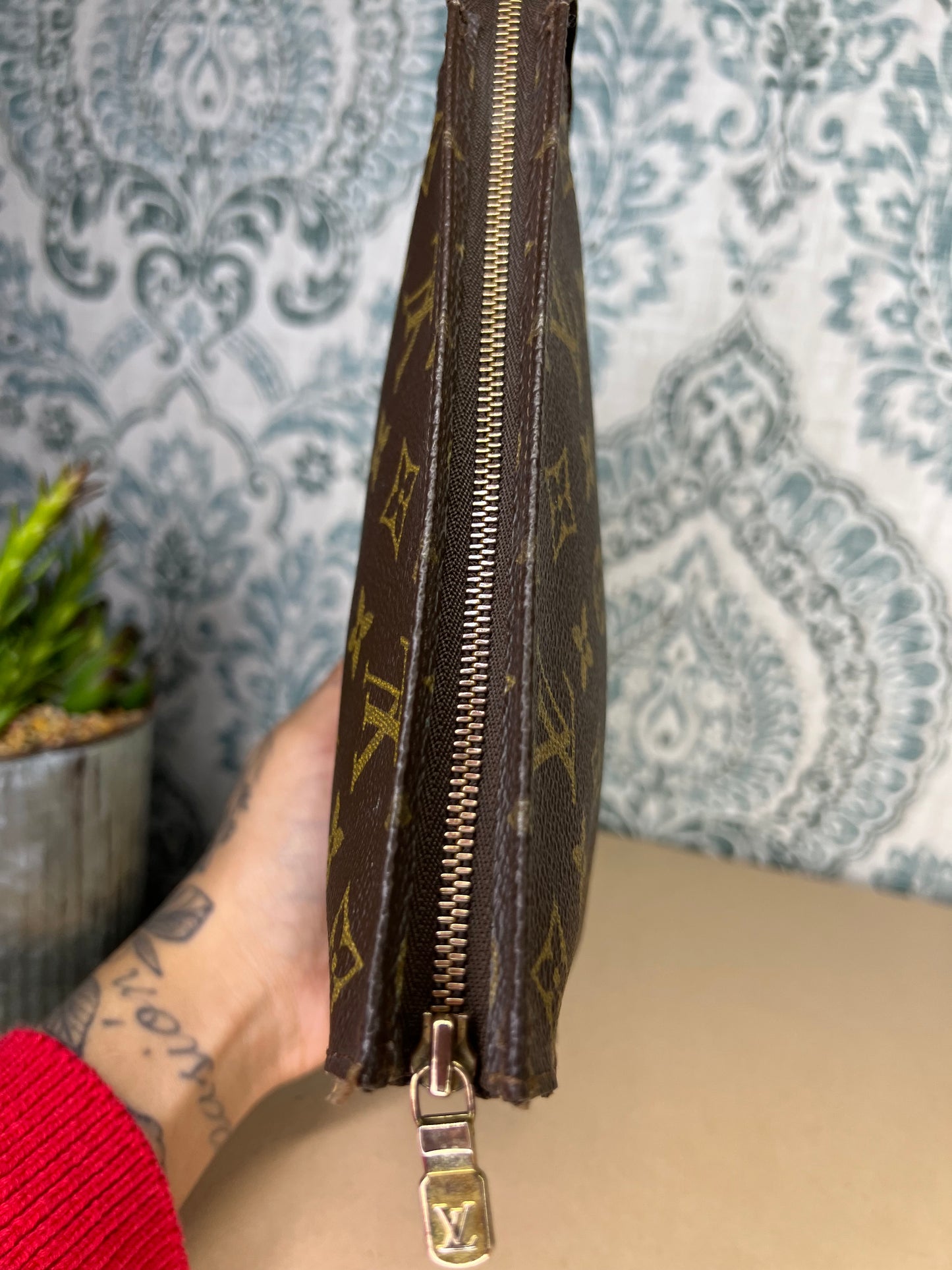 Louis Vuitton Toiletry 19