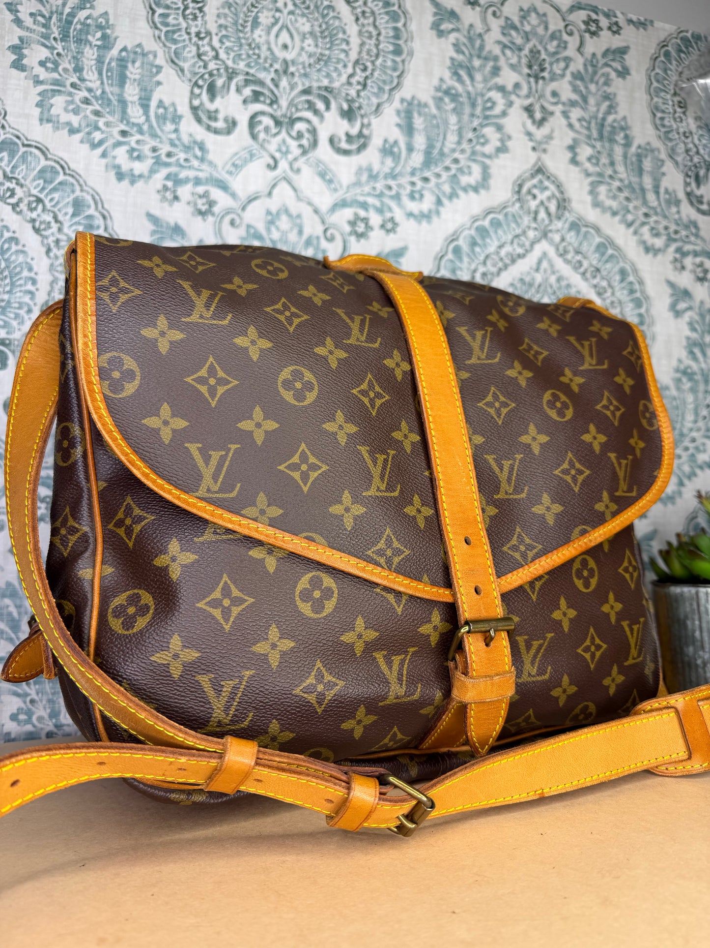 Louis Vuitton Saumur 35