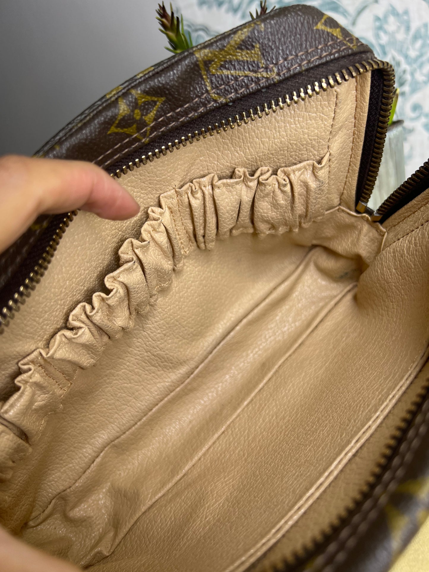 Louis Vuitton Trousse 23