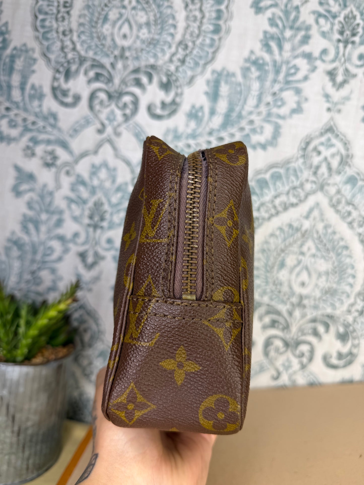 Louis Vuitton Trousse 23