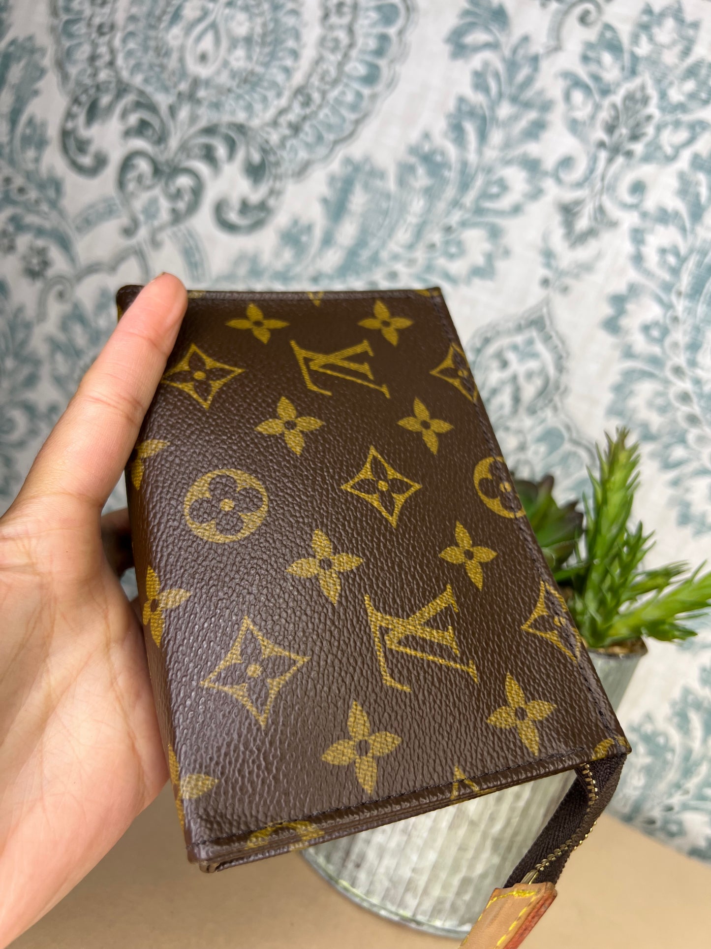 Louis Vuitton Toiletry 15