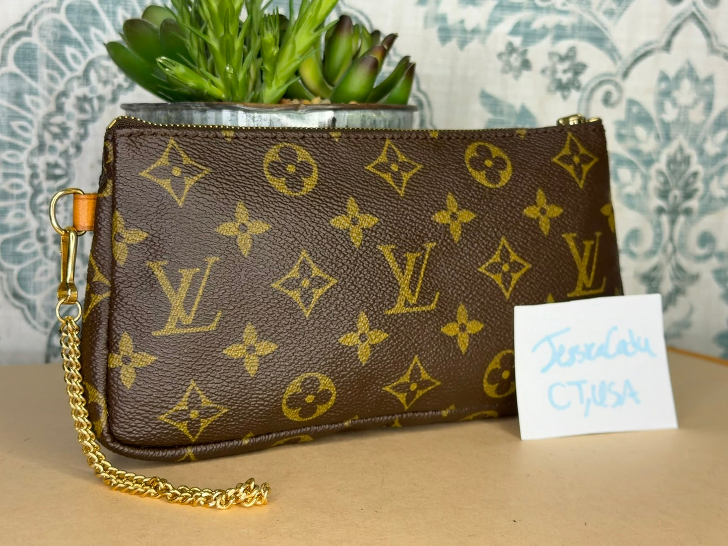 Louis Vuitton Sac Shopping Pouch