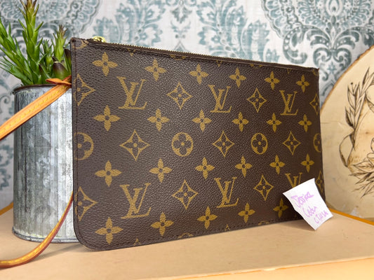 Louis Vuitton Neverfull MM Pochette