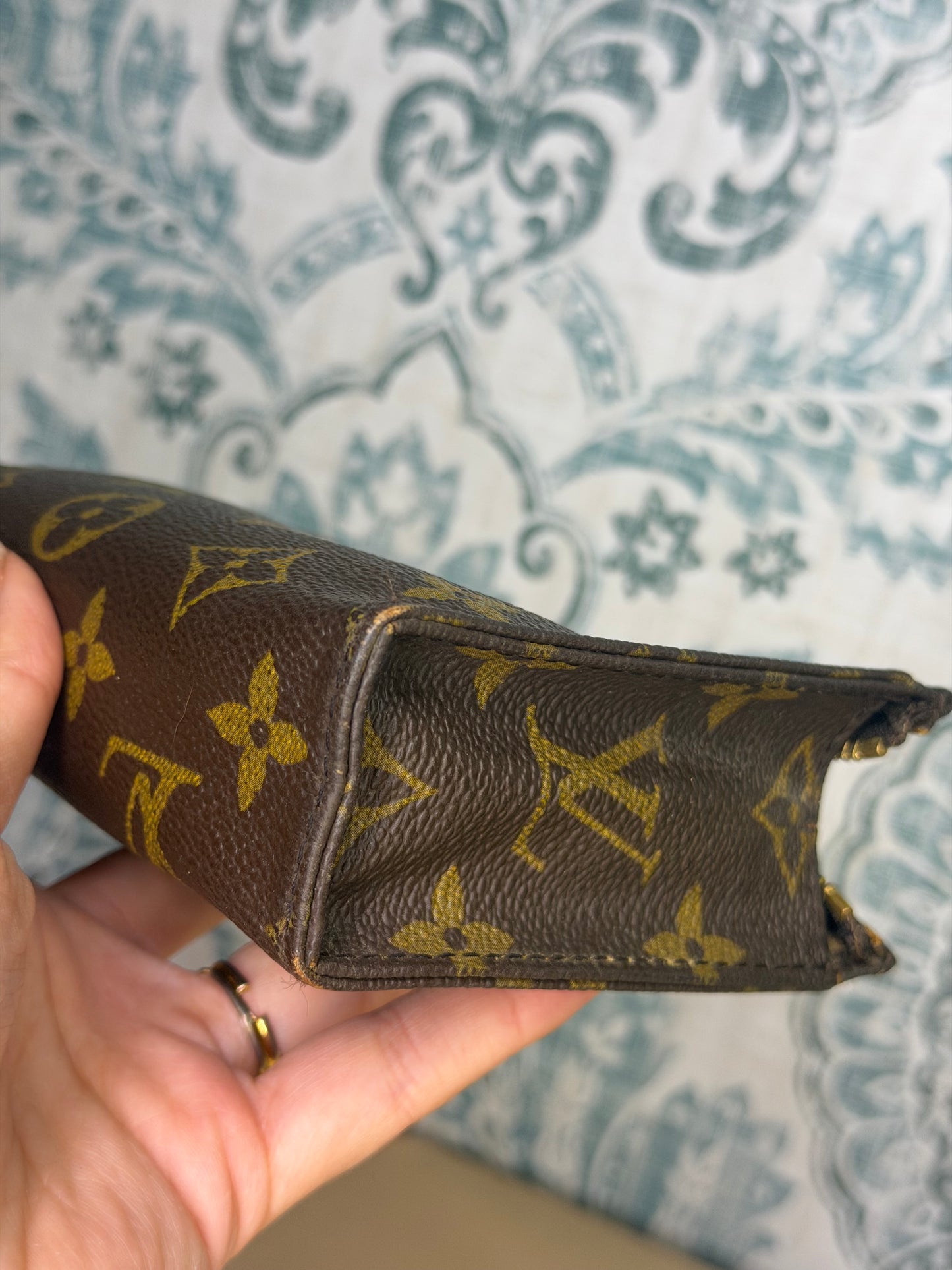 Louis Vuitton Toiletry 15