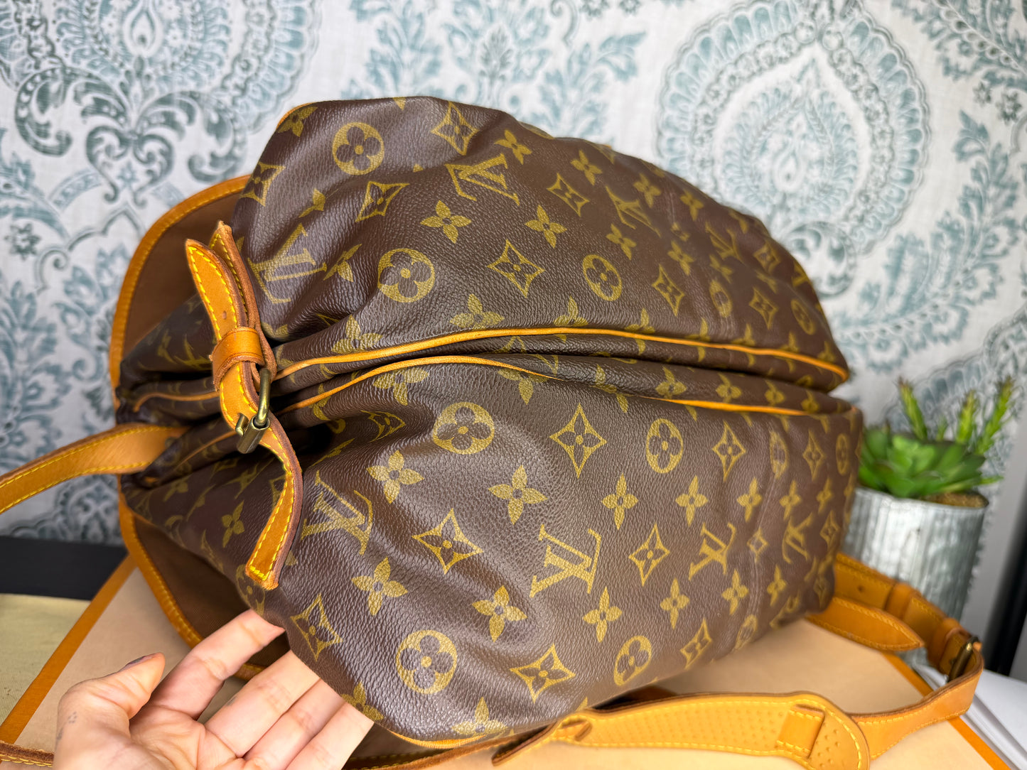 Louis Vuitton Saumur 35