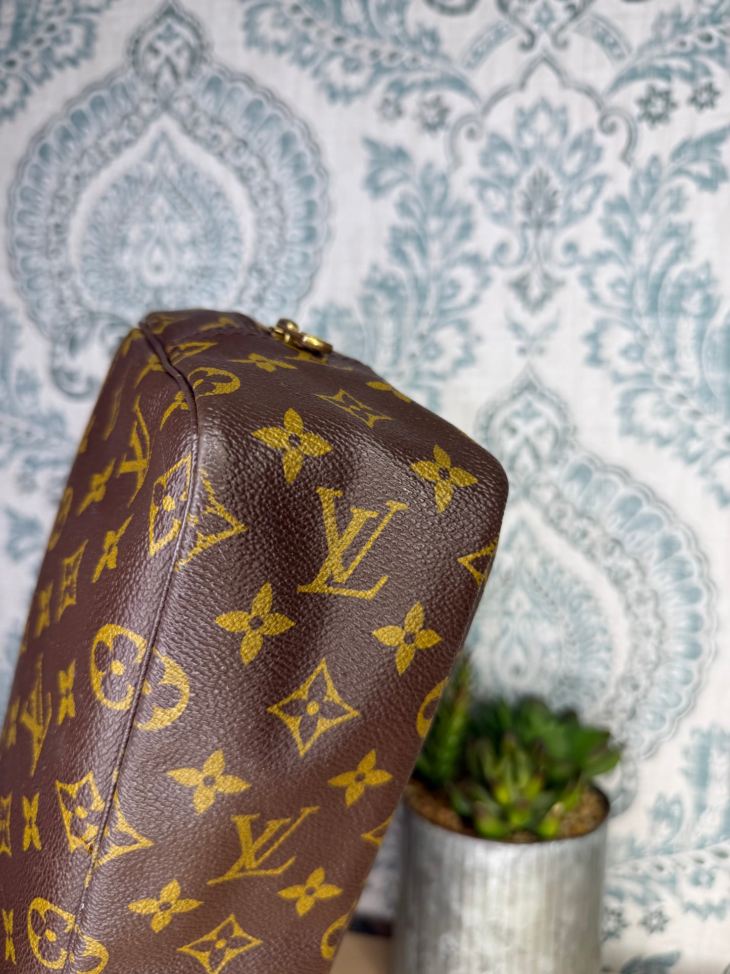 Louis Vuitton Trousse 28