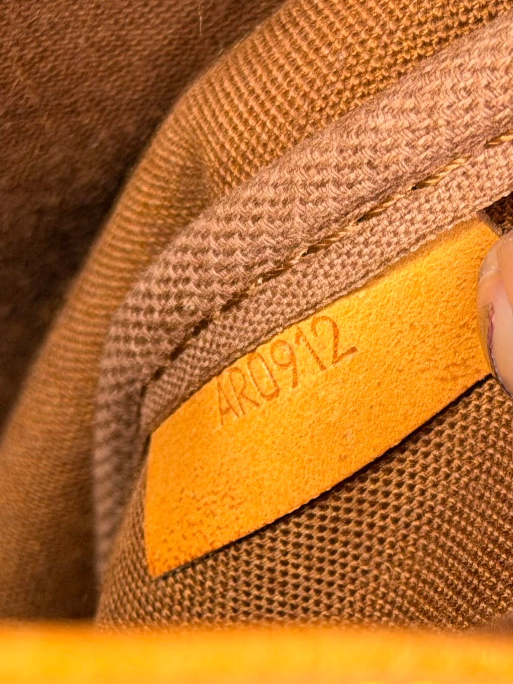 Louis Vuitton Saumur 35