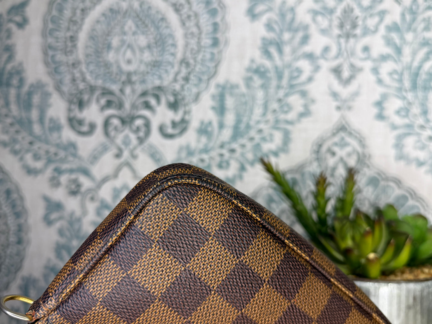Louis Vuitton Damier Ebene Bucket Pochette
