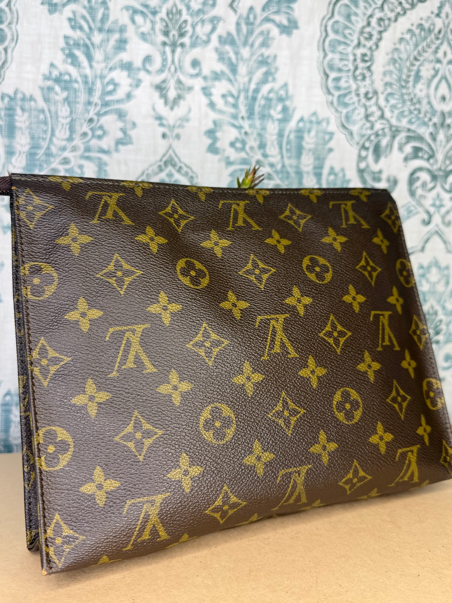 Louis Vuitton Toiletry 26