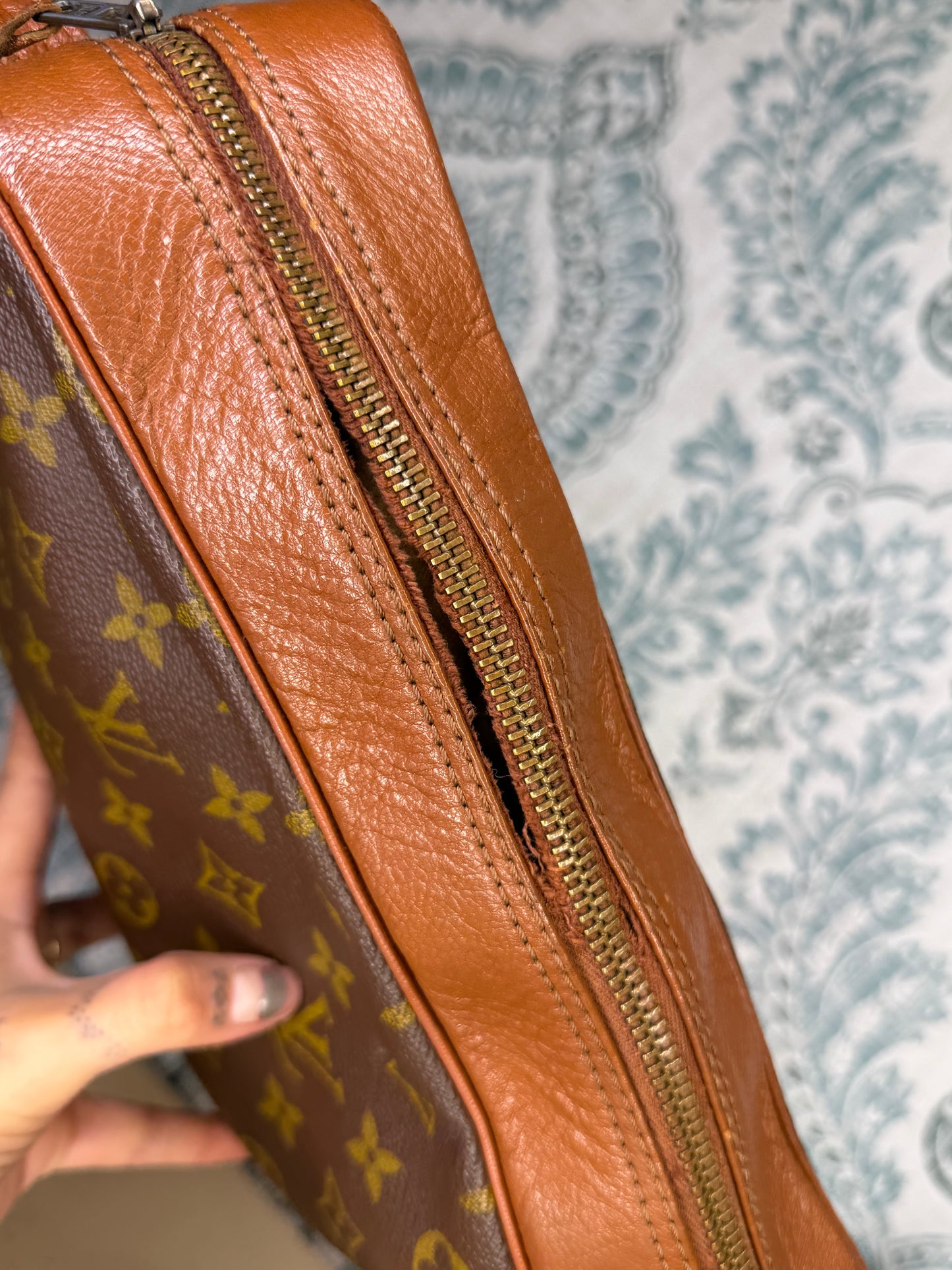 Louis Vuitton Sac Bandouliere 30 (needs new zipper)