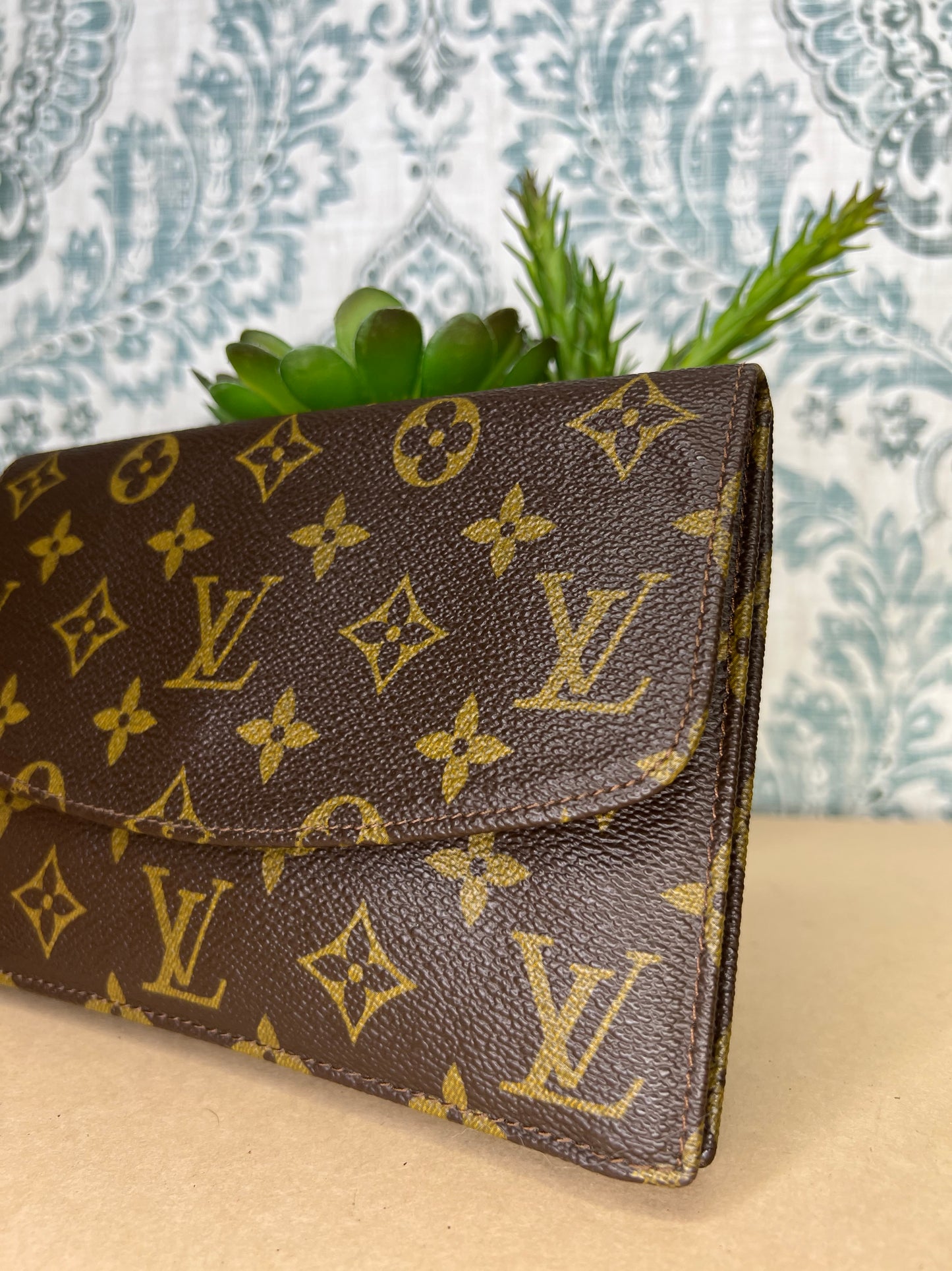 Louis Vuitton Rabat 20 Clutch