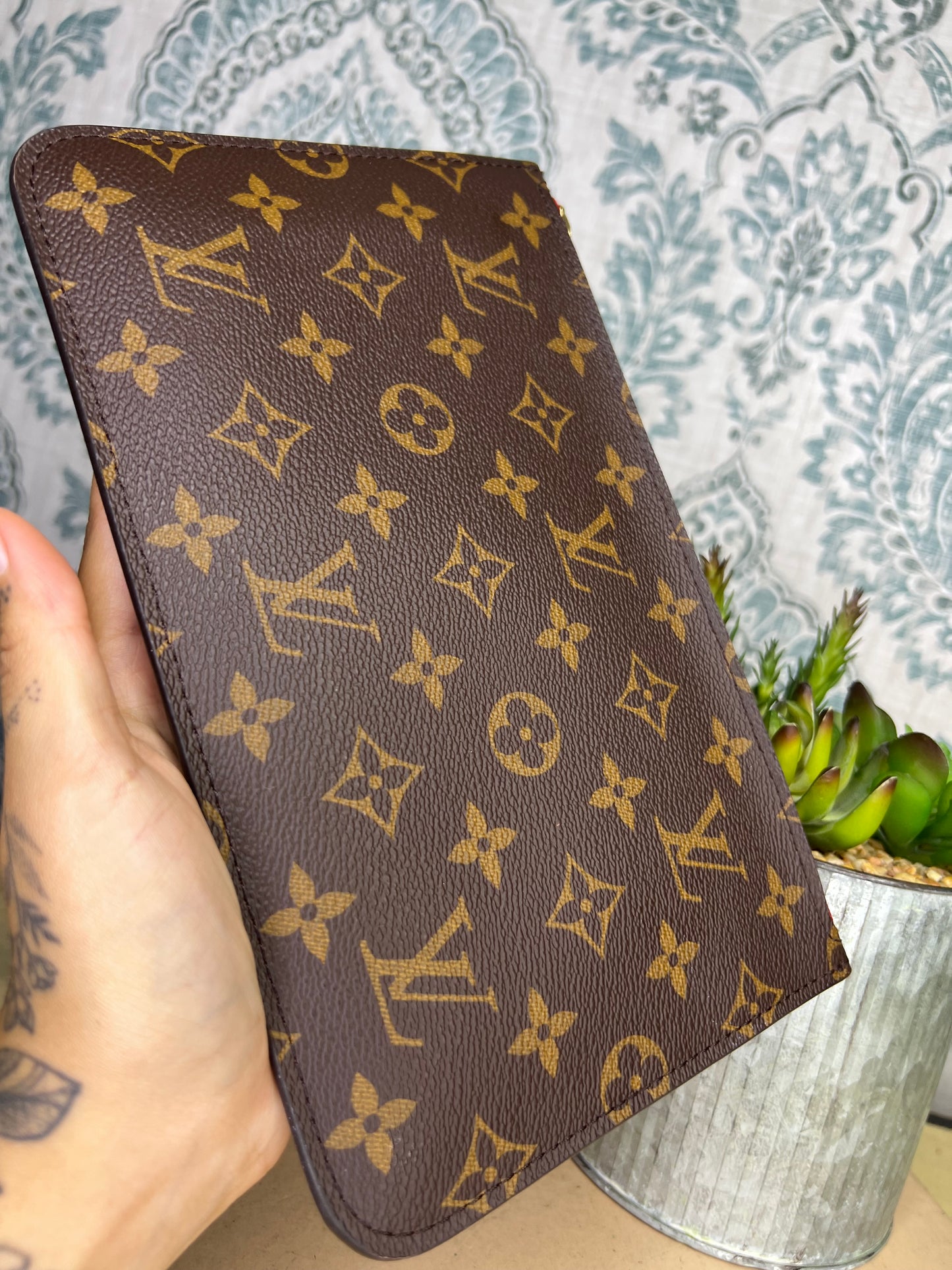 Neverfull Pouch Cherry Red