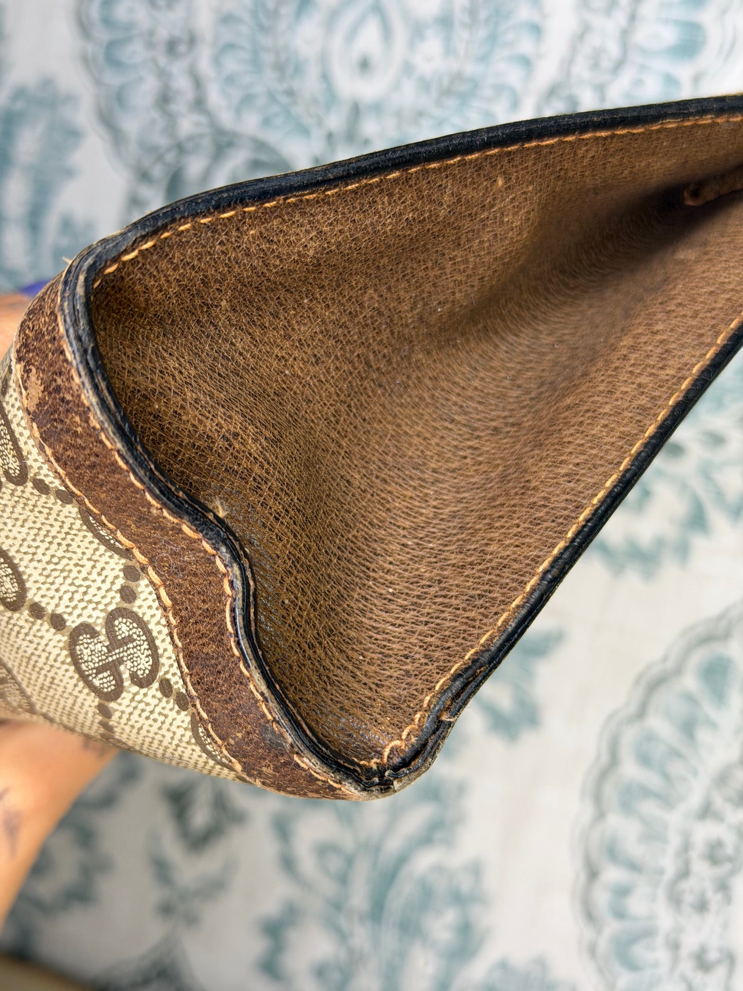 Gucci Supreme Sherry Line Clutch (Accessory Collection)