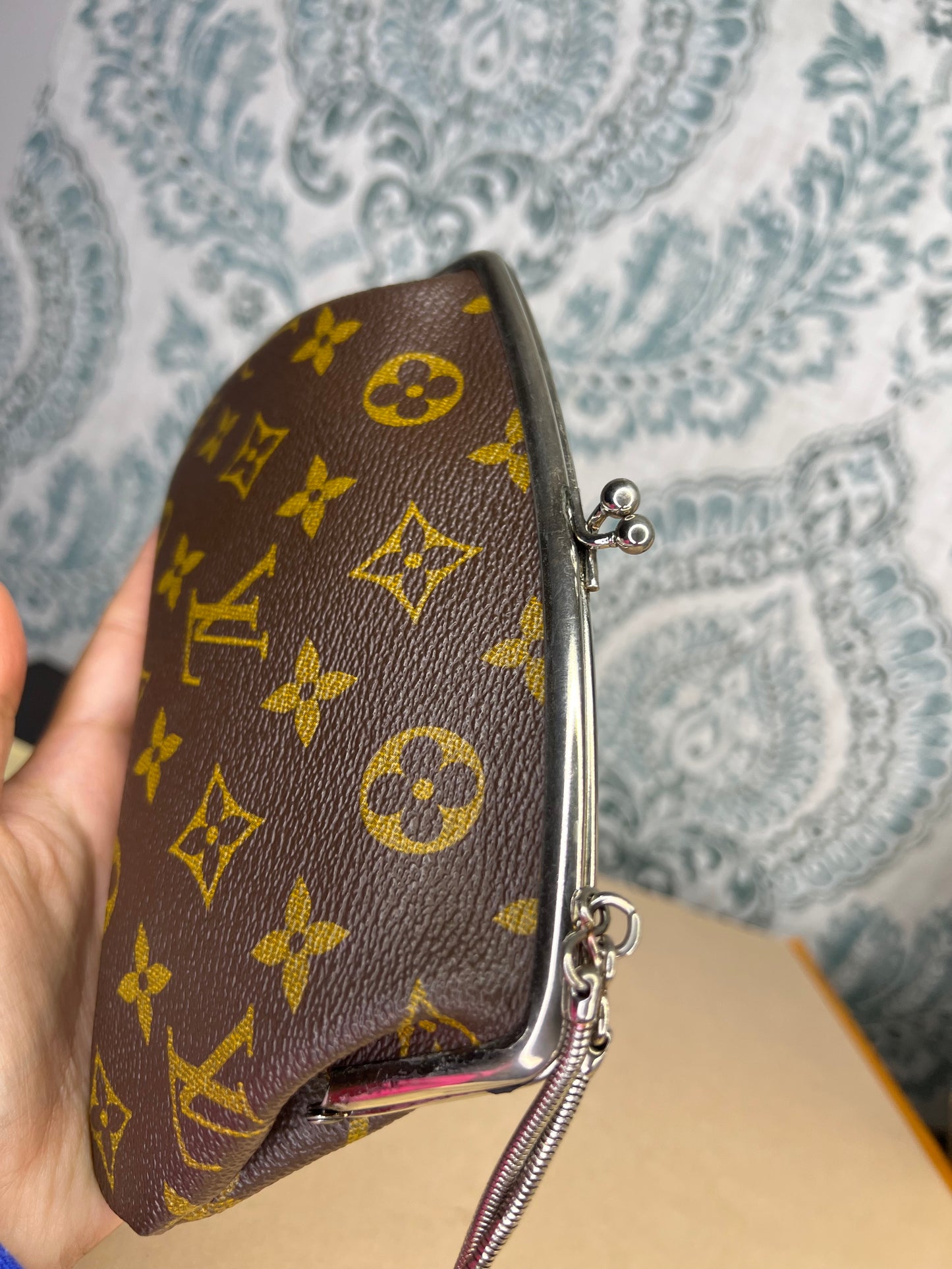 Louis Vuitton Kisslock Wristlet