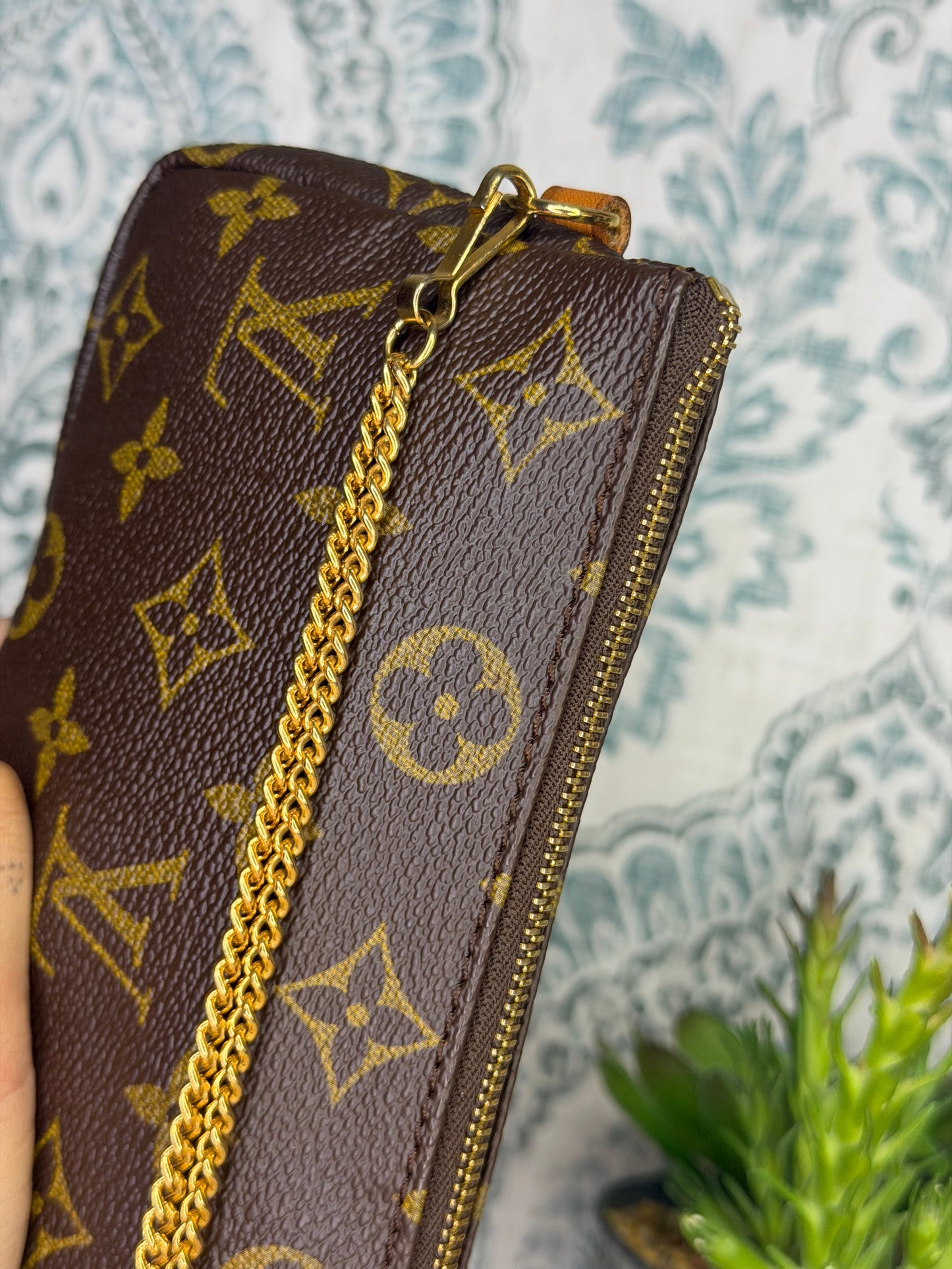 Louis Vuitton Sac Shopping Pouch