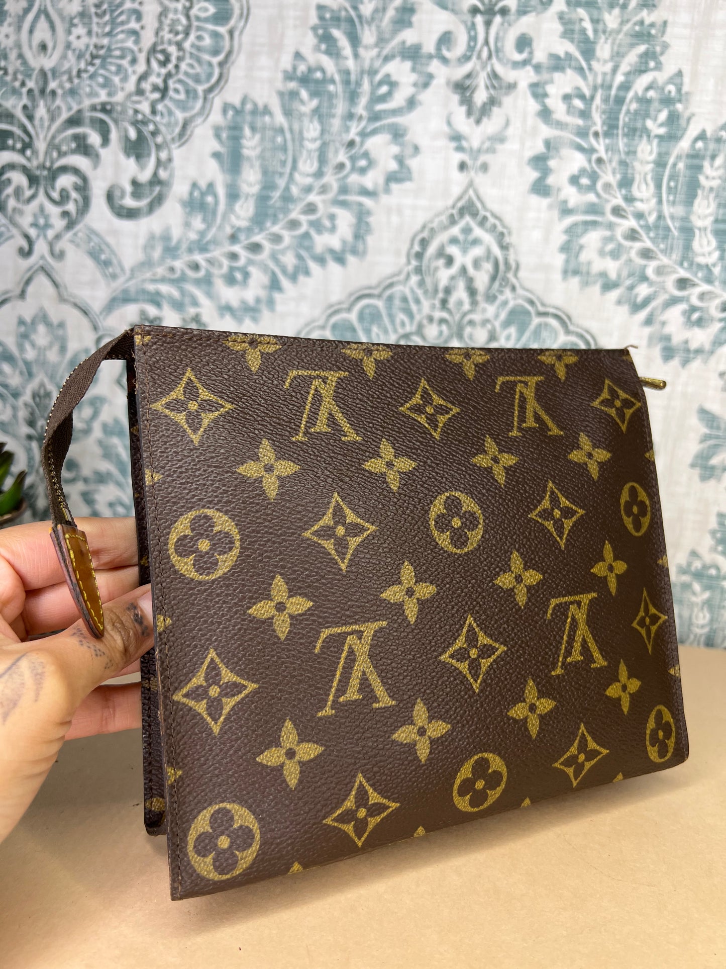 Louis Vuitton Toiletry 19