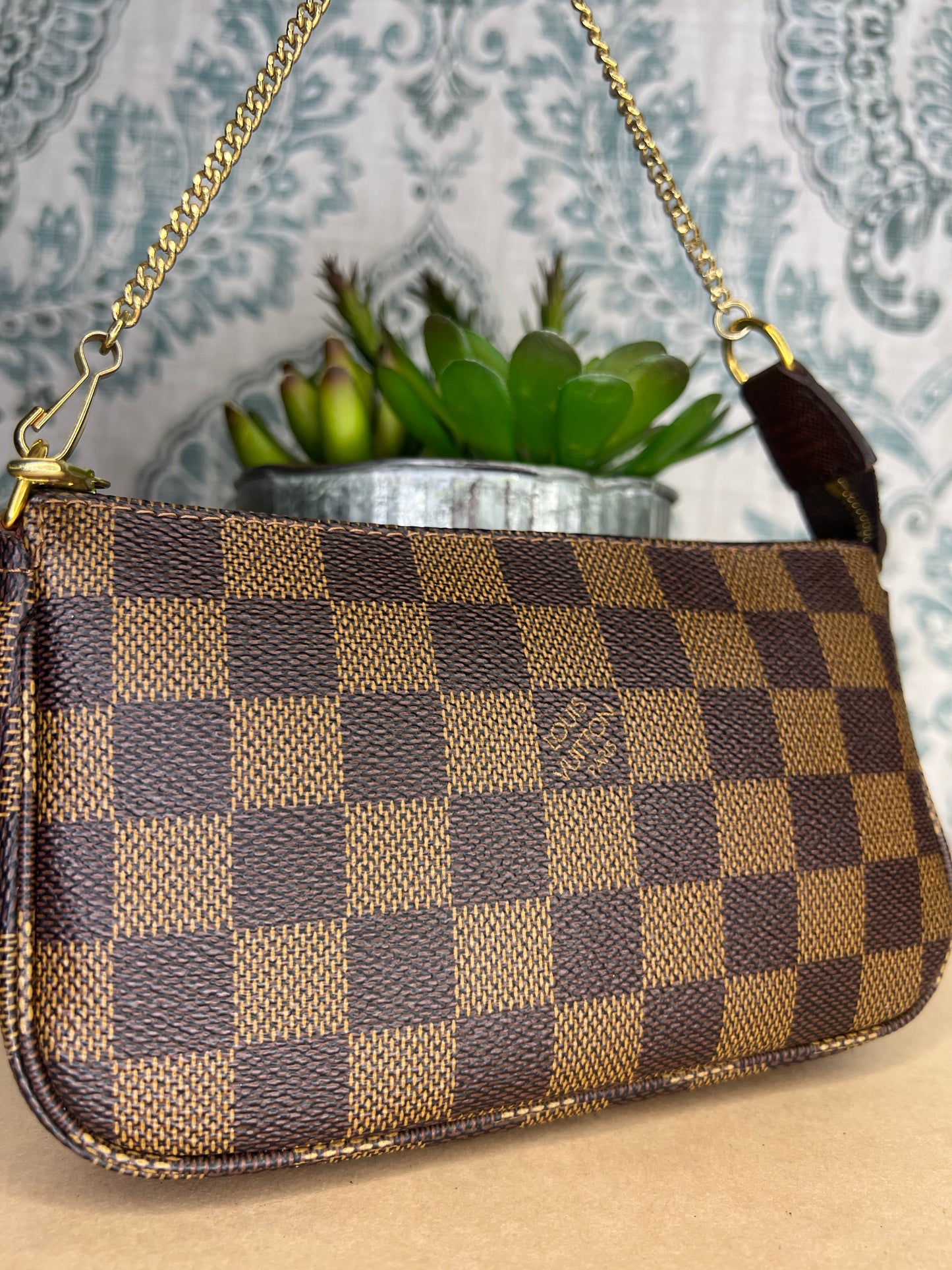 Louis Vuitton Damier Ebene Bucket Pochette