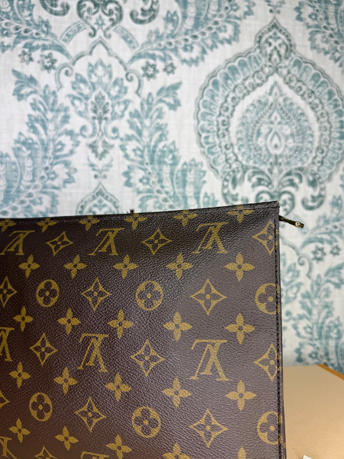 Louis Vuitton Toiletry 26