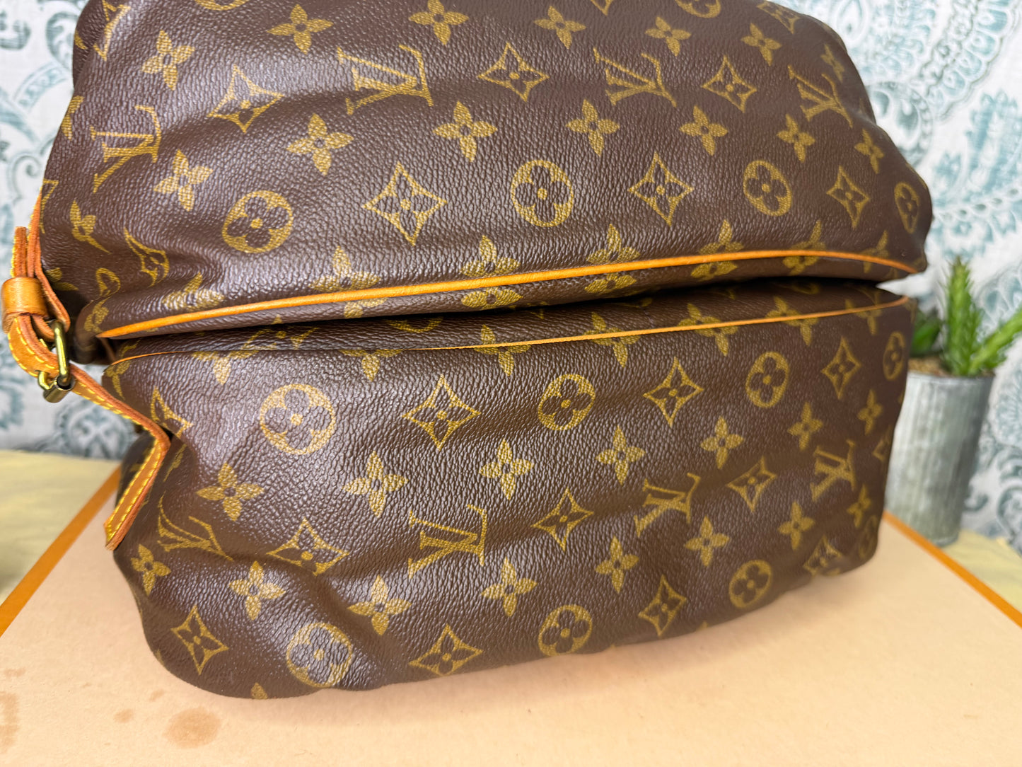 Louis Vuitton Saumur 35