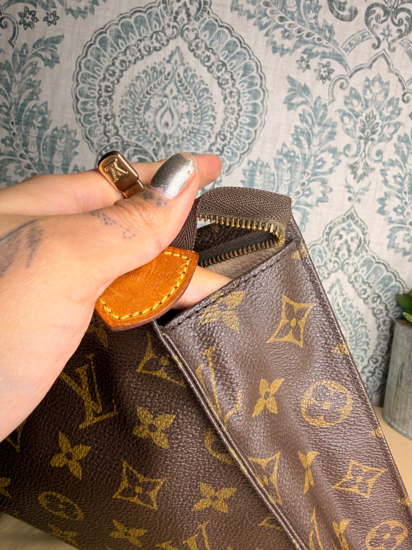 Louis Vuitton Toiletry 26