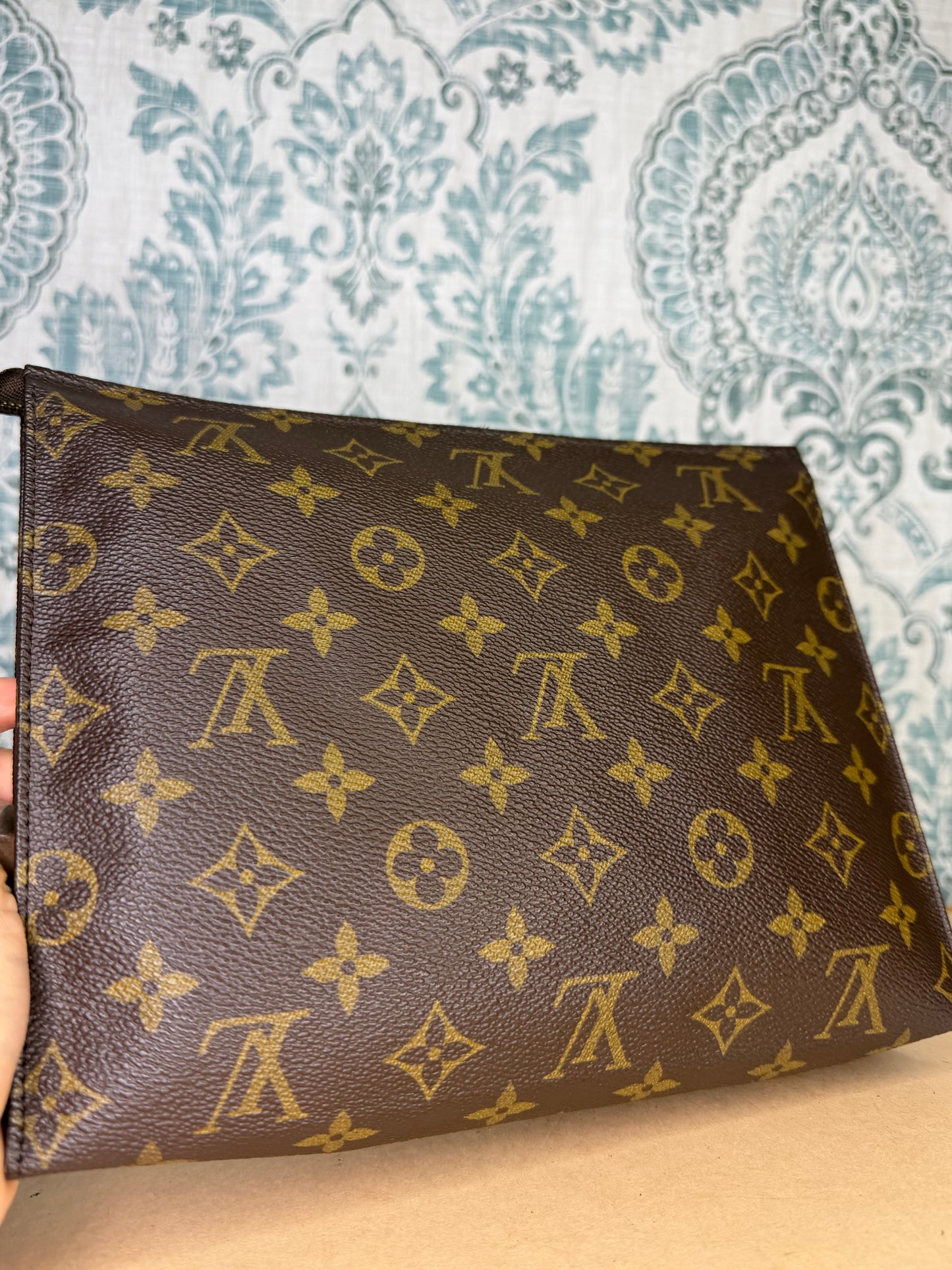 Louis Vuitton Toiletry 26