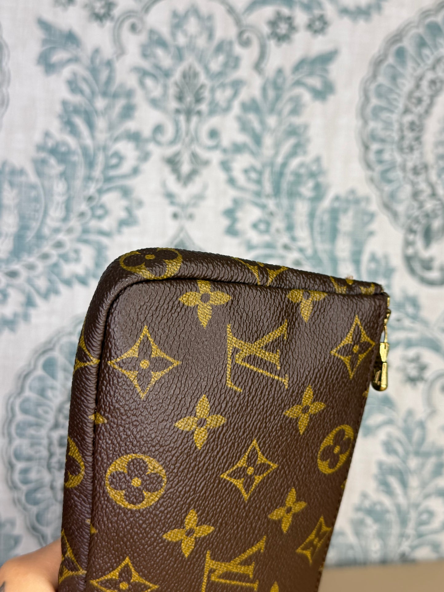 Louis Vuitton Sac Shopping Pouch