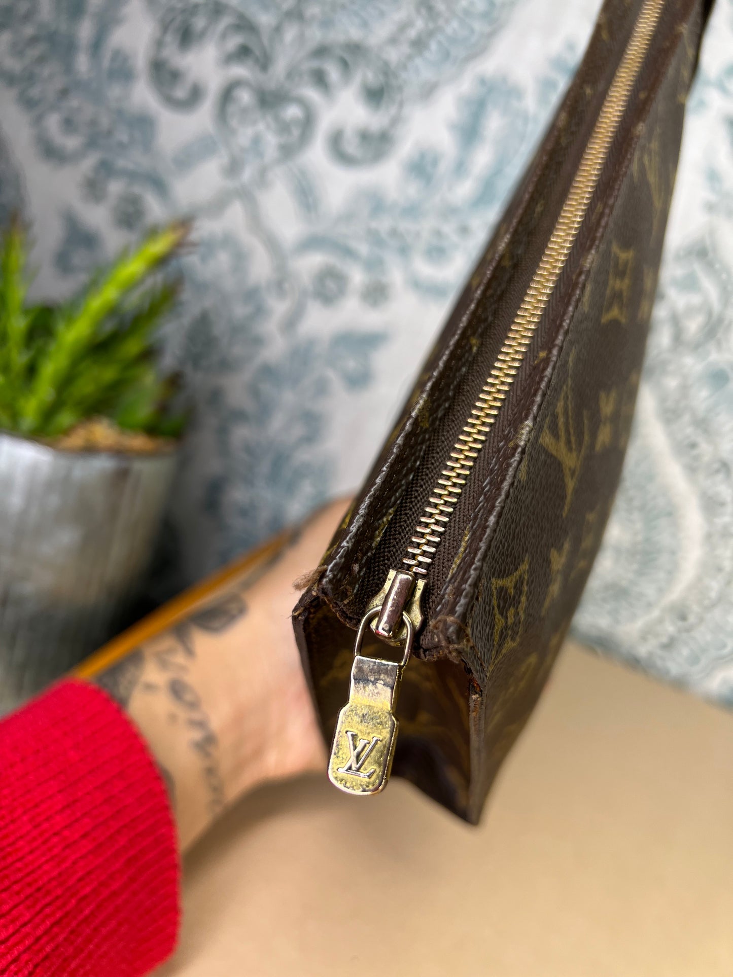 Louis Vuitton Toiletry 19