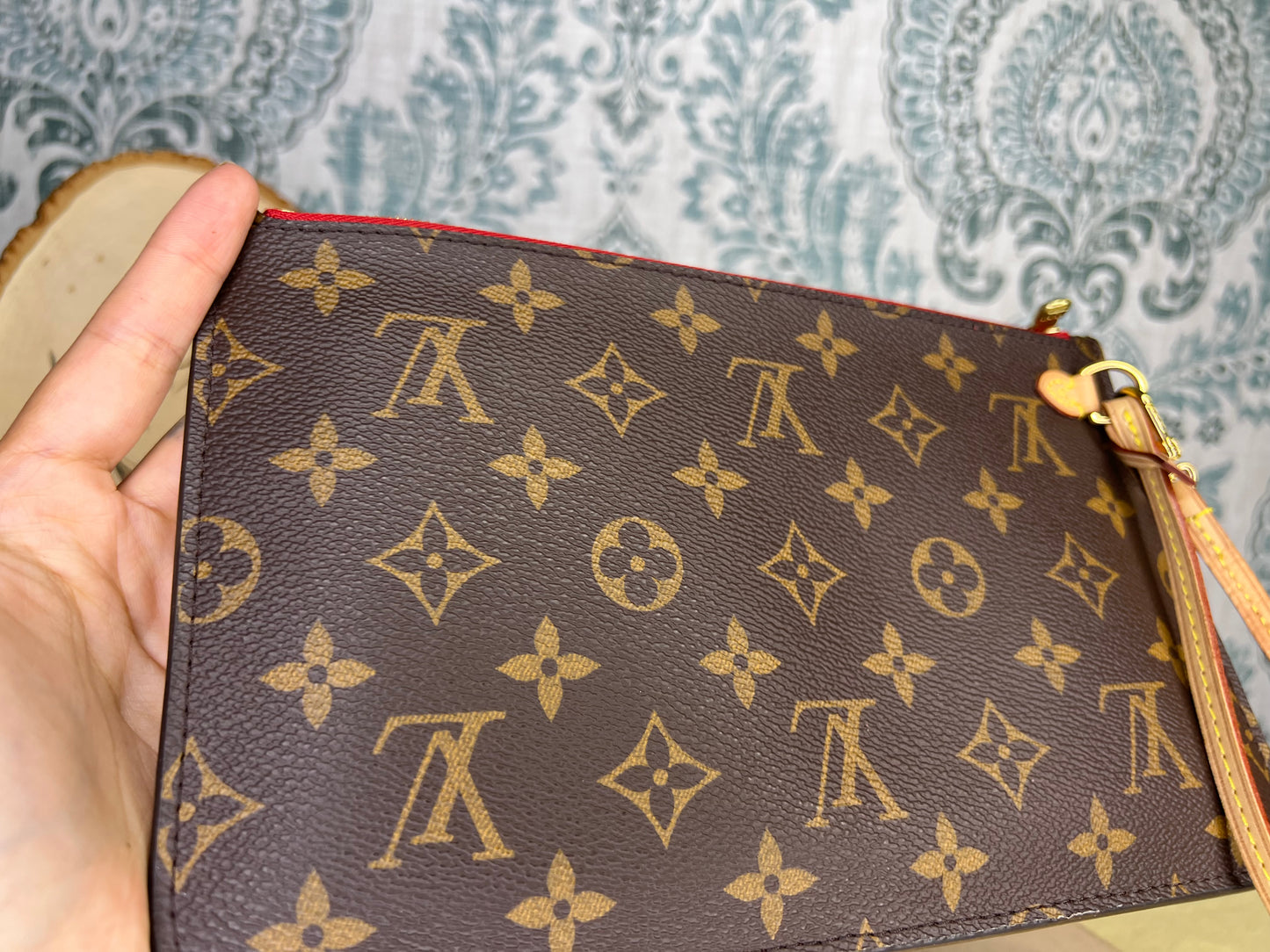 Neverfull Pouch Cherry Red